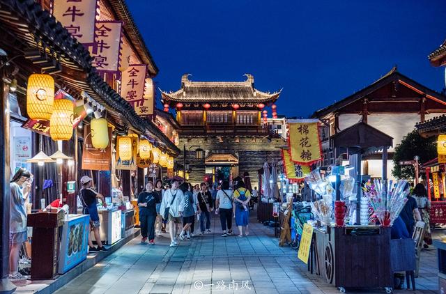 郁孤台历史文化街区郁孤台历史文化街区曾经是宋代赣州城的公共中心