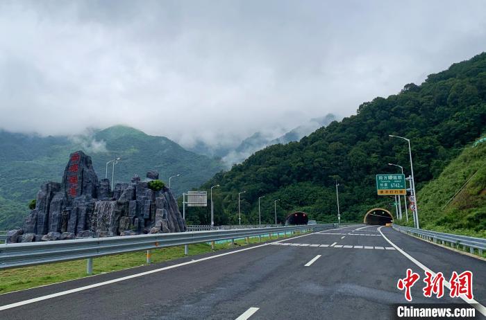 广东大丰华高速公路通车 促进梅州苏区融入大湾区建设