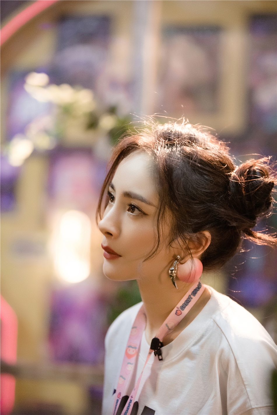 杨幂哪吒头造型率性灵动运动装造型活泼可爱