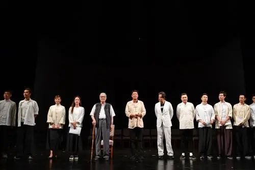 北京人艺三代演员同台。李春光 摄