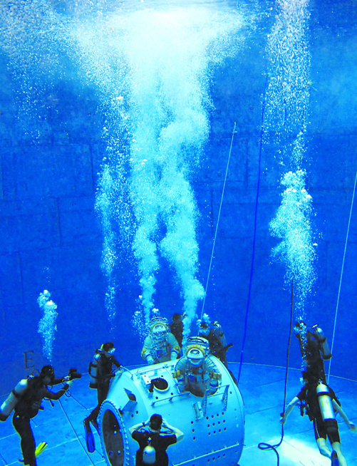 中国航天员即将出舱太空行走！揭秘中国新型“飞天”舱外服休闲区蓝鸢梦想 - Www.slyday.coM