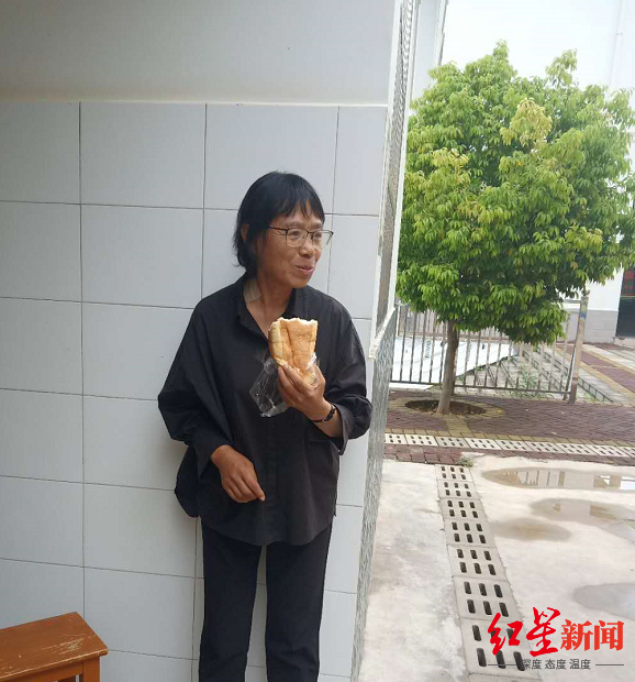 “七一勋章”获得者张桂梅采访手记：狠是她留给我的深刻印象休闲区蓝鸢梦想 - Www.slyday.coM