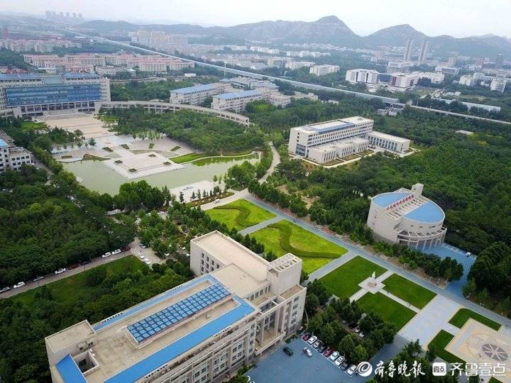 航拍美丽的山东中医药大学长清校区