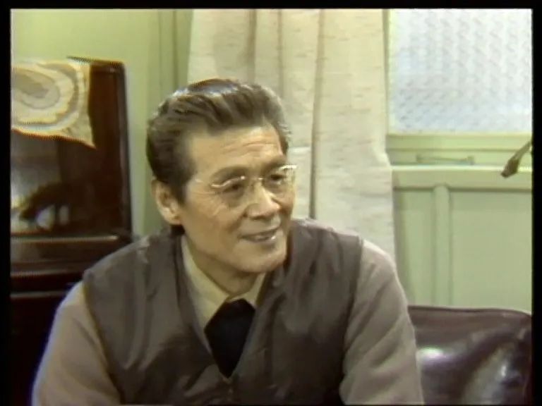 视频截图:蓝天野在《渴望》中饰演老父亲