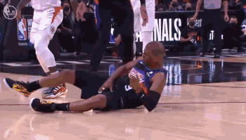 贝弗利认为保罗假摔，并模仿保罗的动作。