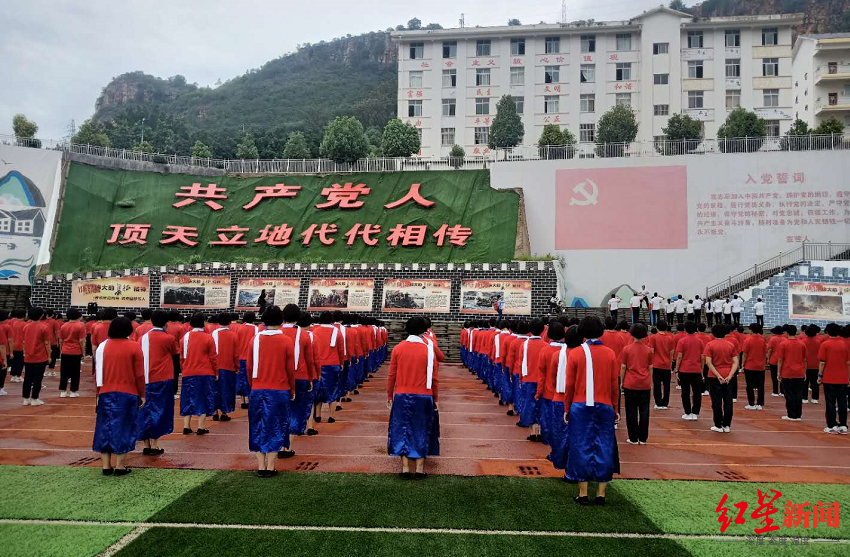 “七一勋章”获得者张桂梅采访手记：狠是她留给我的深刻印象休闲区蓝鸢梦想 - Www.slyday.coM