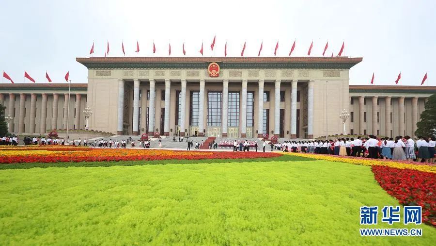 6月29日上午10时,“七一勋章”颁授仪式在人民大会堂隆重举行。这是当天的人民大会堂外景。新华网 陈杰 摄