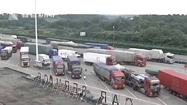 60公里高速全是钉子！百余辆车轮胎被扎破 嫌疑车辆找到了！休闲区蓝鸢梦想 - Www.slyday.coM