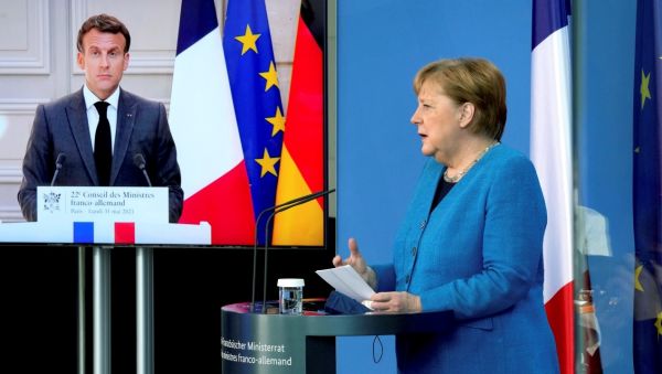 默克尔5月31日在柏林通过视频与法国总统马克龙举行记者会。（美联社）