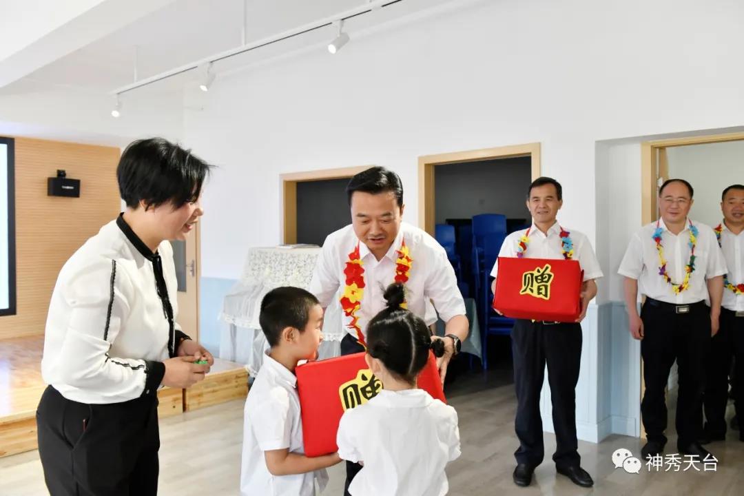 争做新时代好少年丨天台县四套班子领导开展六一慰问活动