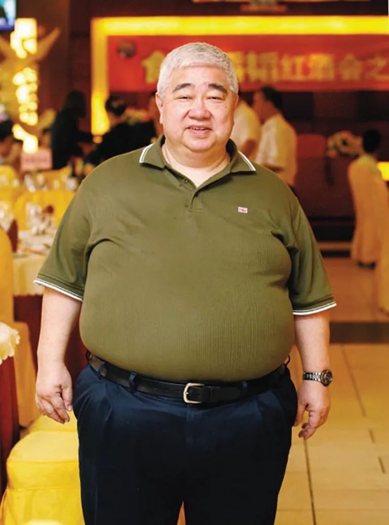 减掉130磅70岁香港著名食神久违亮相因弟弟猝死反思获蔡澜大赞