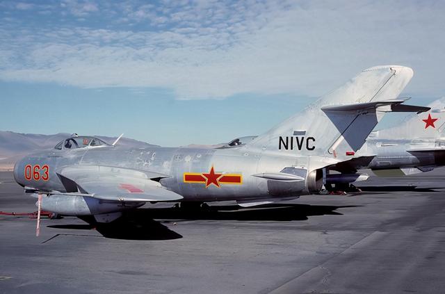 歼8为何绰号多自称空中美男子北约叫长须鲸美国称和平珍珠