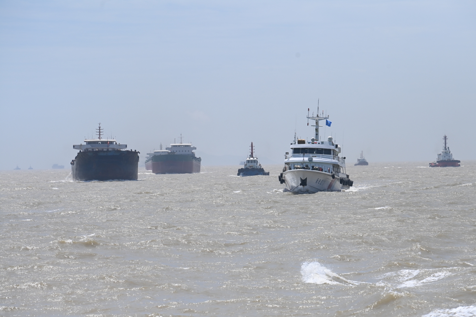 涉海非法运输内河船集体遣返长三角联动首次行动