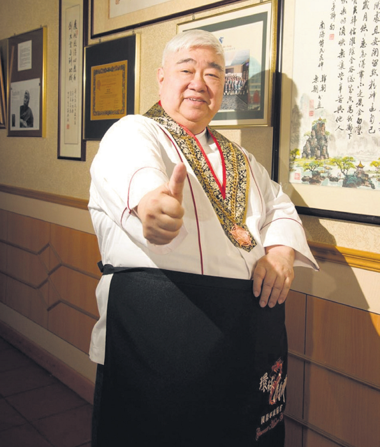 减掉130磅70岁香港著名食神久违亮相因弟弟猝死反思获蔡澜大赞