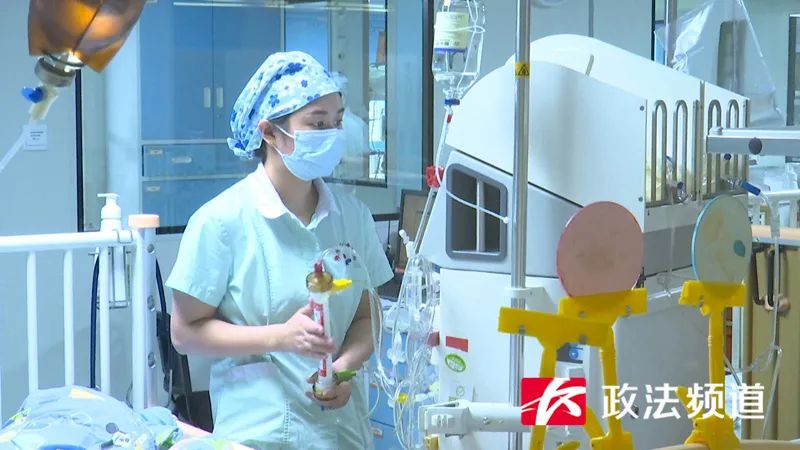 揪心！筷子戳进2岁女童眼眶，家长错误举动令医生后怕休闲区蓝鸢梦想 - Www.slyday.coM