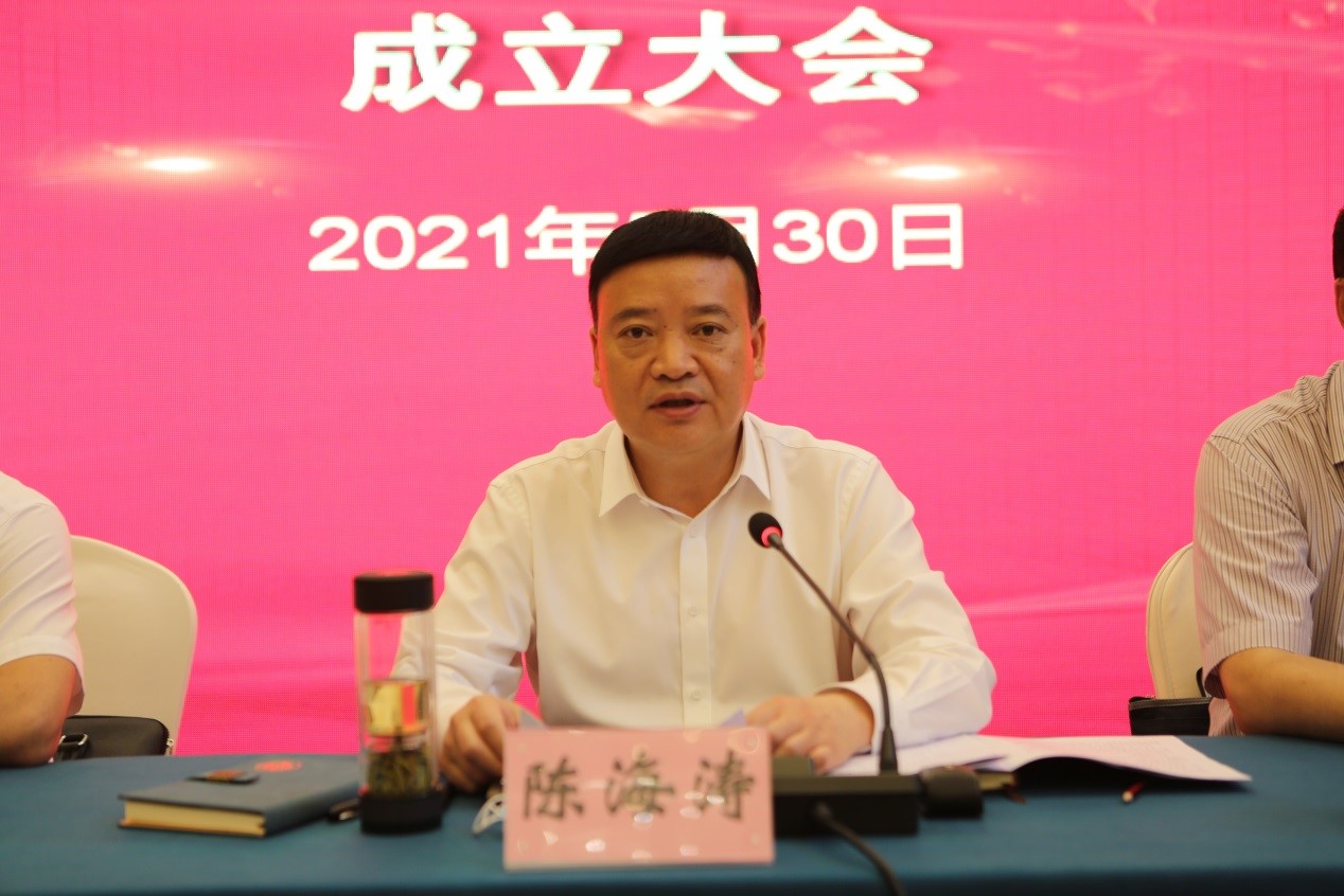 行署副专员,浙江省援疆指挥部副指挥长陈海涛出席活动并发表讲话.