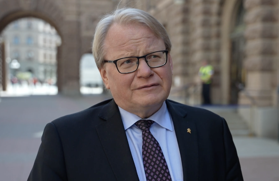 瑞典国防大臣胡尔特奎斯特不过瑞典情报分析学教授威廉·阿格里尔