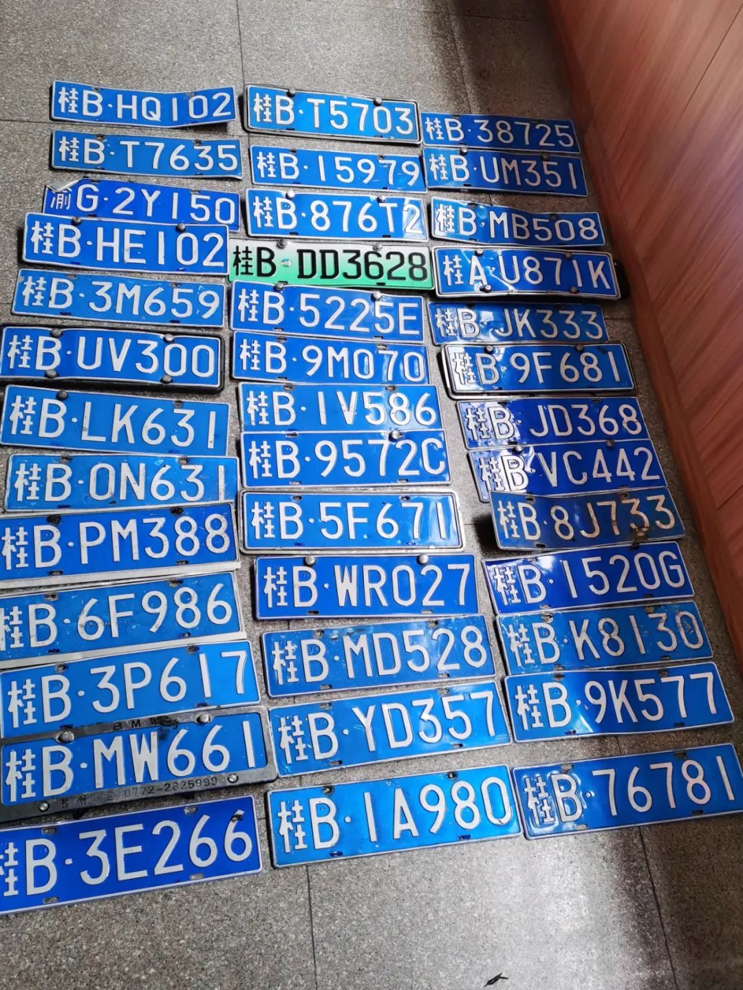 水漫上滨江西路!这里有48块车牌寻找主人!