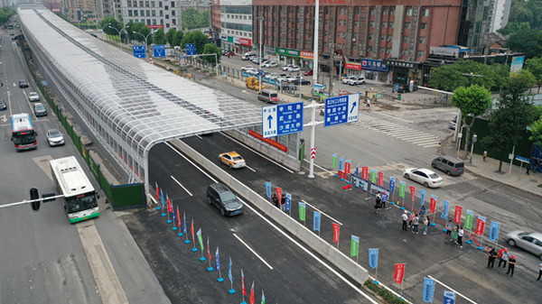 武汉市武昌区再添快速路 友谊大道秦园路高架桥正式通车