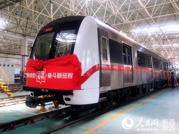 "巾帼心向党 奋斗新征程"巾帼专列在西安地铁2号线渭河车辆段运用库