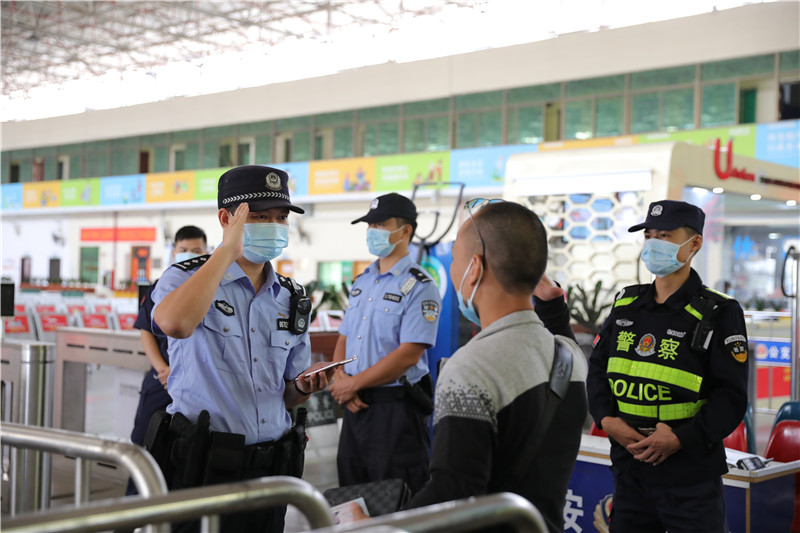 光明公安:守护平安担重任,为民办事解民忧