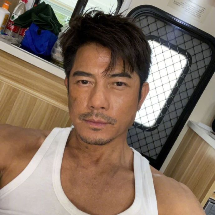 郭富城晒电影《扫毒3》片场照 粉丝:不愧是不老男神!