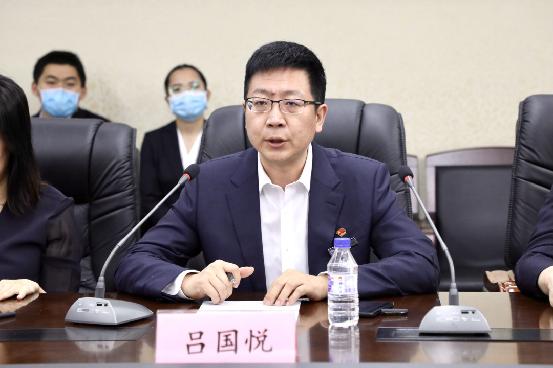 吉大一院党委书记吕国悦,院长刘彬,副院长张松灵,总会计师牛新巧;我校