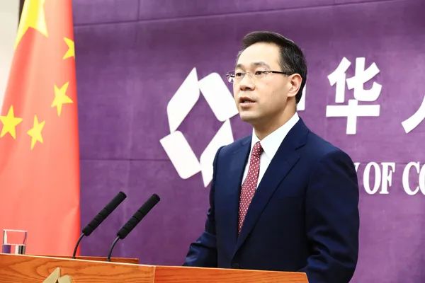 商务部新闻发言人高峰(图源:商务部网站)