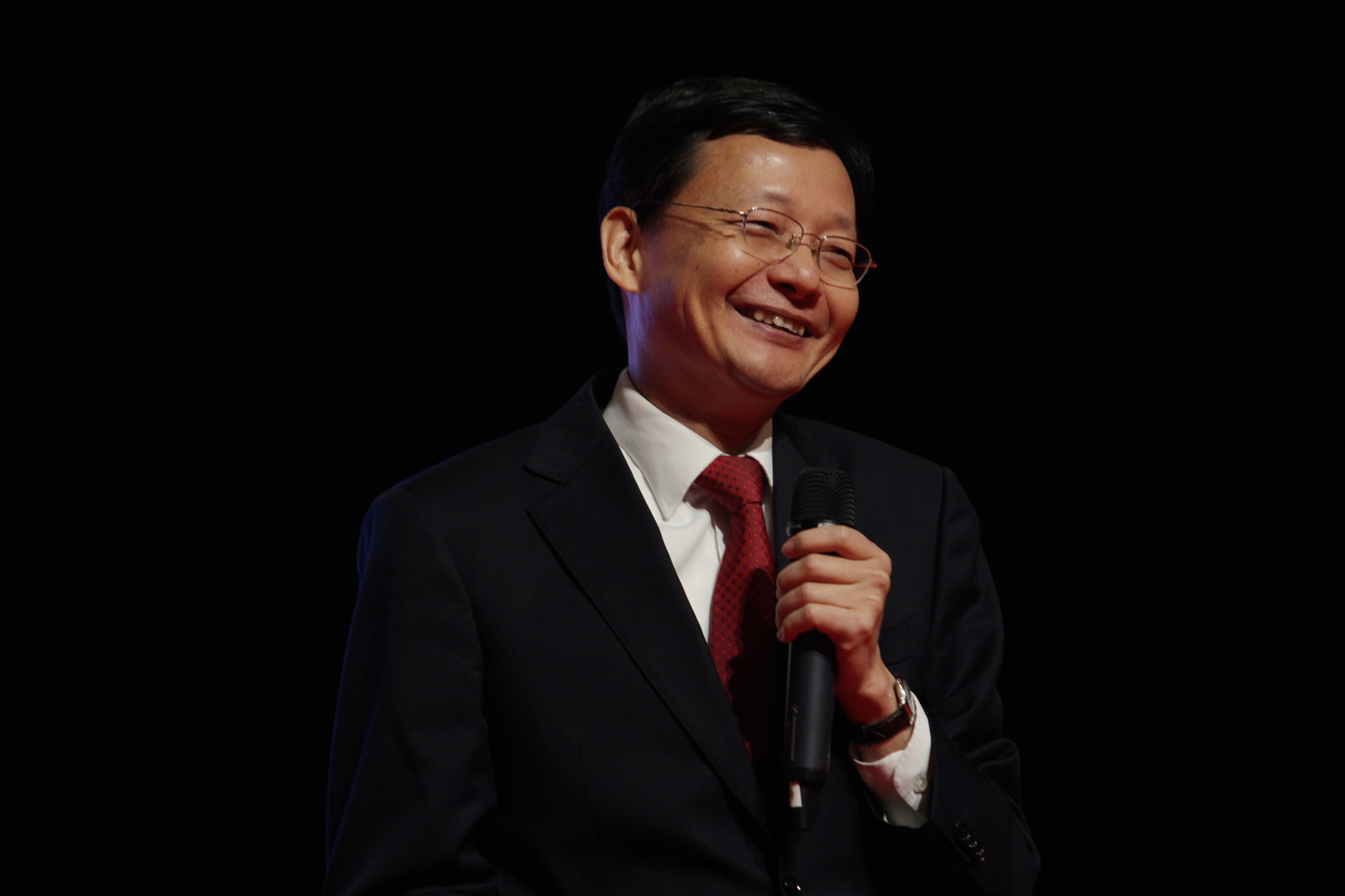 a股虽又跌但上海本地股起飞李大霄给出无须恐慌的六大理由