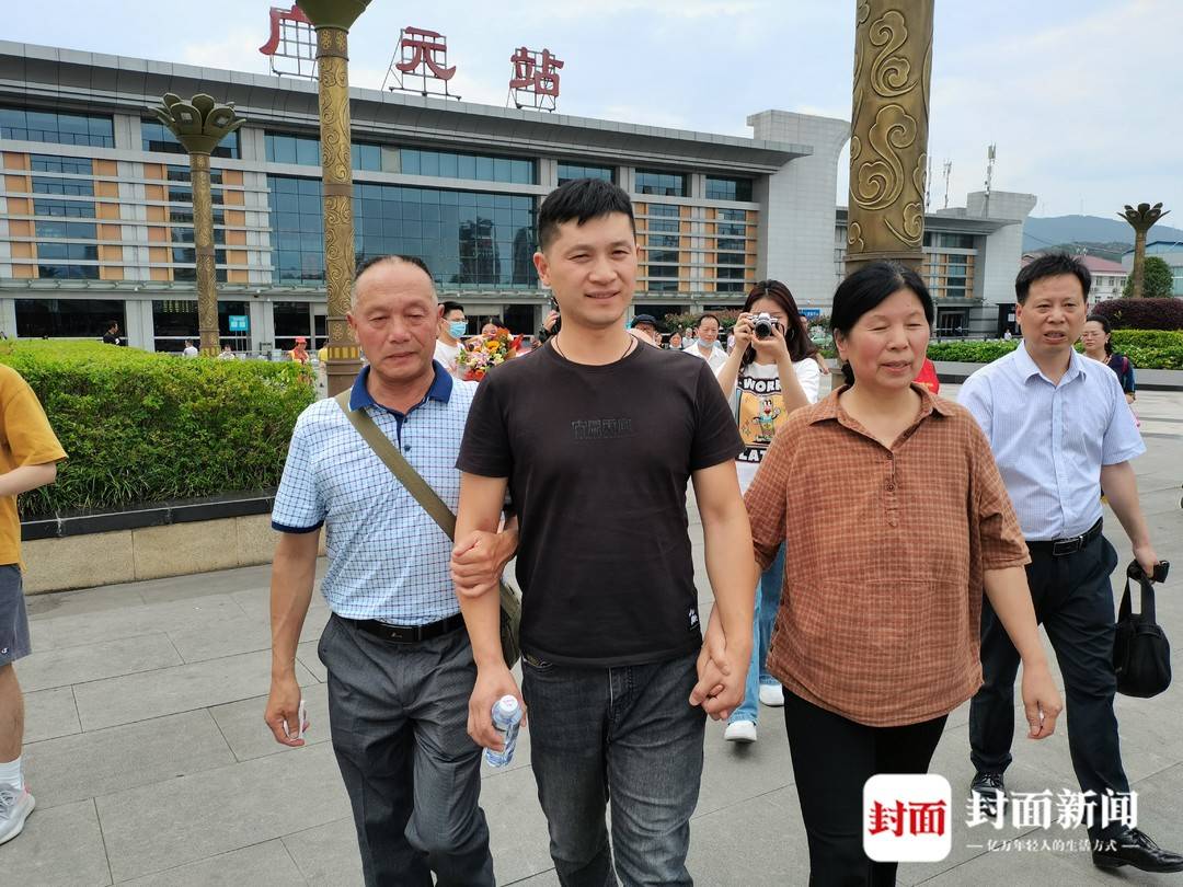 失散33年！男子跨越1200余公里到广元与父母相认休闲区蓝鸢梦想 - Www.slyday.coM