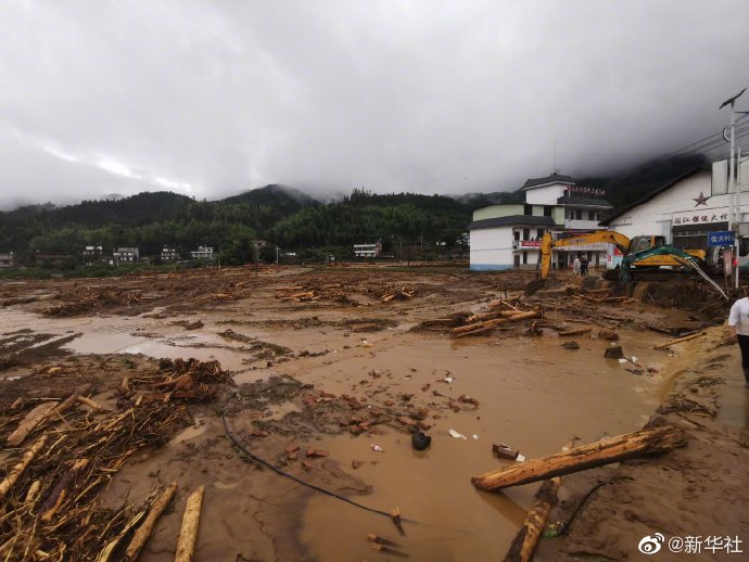 湖南多地遭遇持续强降雨，郴州部分地区现人员伤亡、房屋垮塌