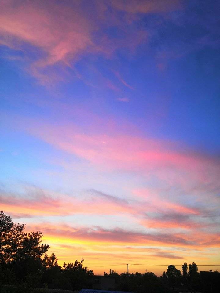 傍晚的天空,精彩的画卷_新浪新闻