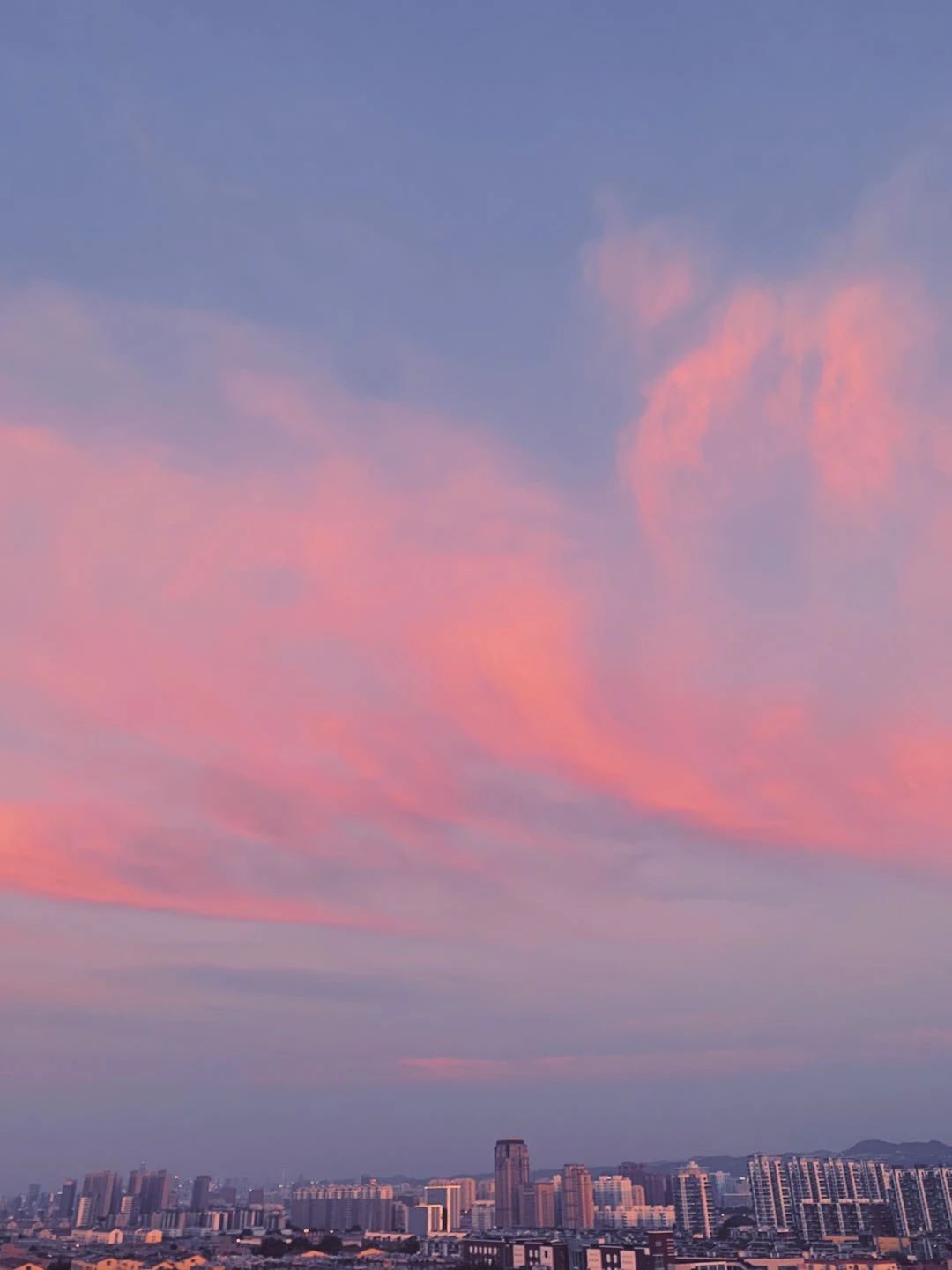 昨晚收到的粉色夕阳来自夏日天空赠予的美妙礼物n转赠给你噢祝夏天