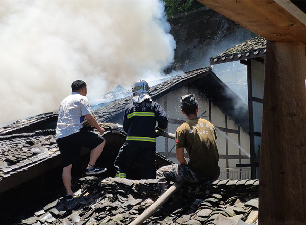 重庆800余年历史中山古镇发生火灾