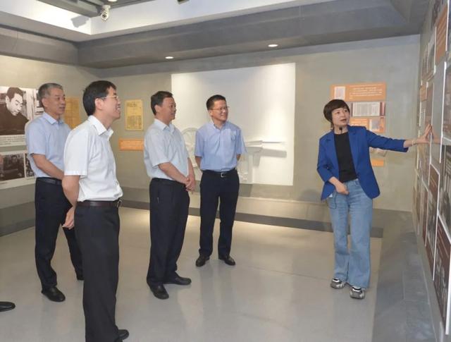 南京市委常委,市委政法委书记徐锦辉 参访新华报业并调研江苏法治报社