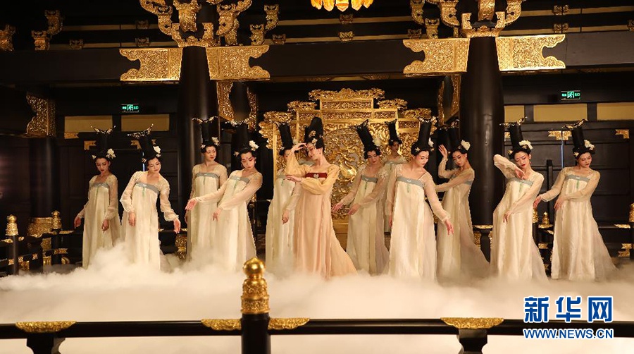 《丽人行》舞者化身宫廷丽人 舞进"皇家园林"