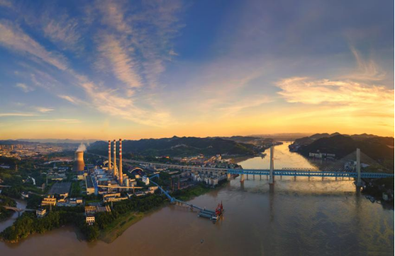 沐浴在晨曦中的华能重庆珞璜发电有限责任公司王海摄