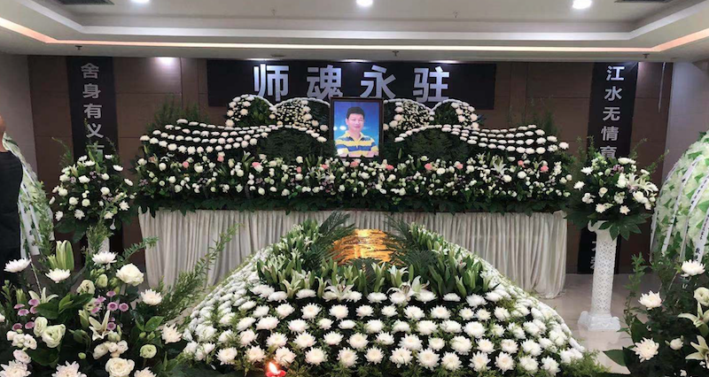 告别仪式现场 图:华龙网-新重庆客户端