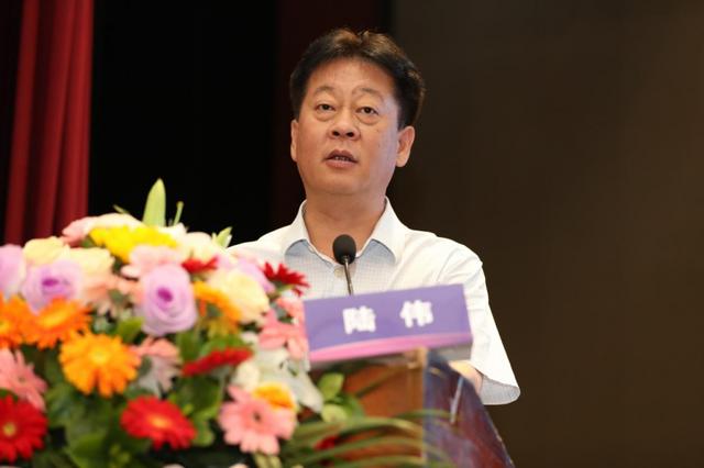 陆伟主题演讲现场房殿春聆听各专家演讲现场在《老药新用:大肠癌的