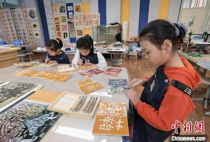 中国6亿人近视 你有戴眼镜的烦恼吗 中国 新浪财经 新浪网 中国6亿人近视 你有戴眼镜的烦恼吗 中国 新浪财经 新浪网