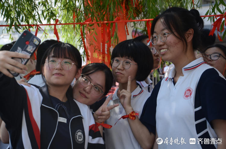 浓浓母校情菏泽一中举行2021届高三年级离校祝福励志活动