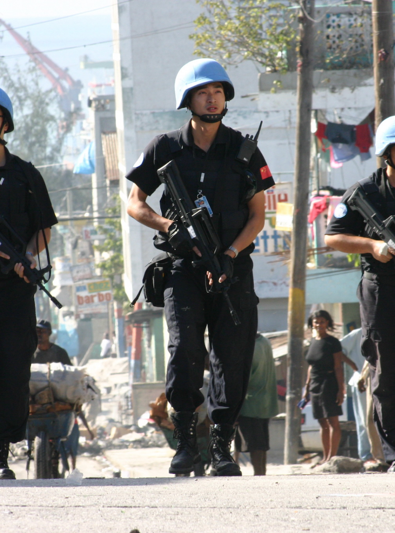 忠诚的足迹梁新宇与死神过招的排爆英雄