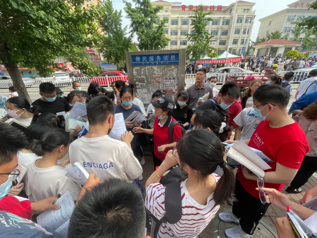 现场直击高考烟台这一幕幕让人动容