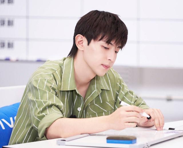 《极挑》邓伦发文仅几十字,背后耗费精力难以相信,网友直呼严谨