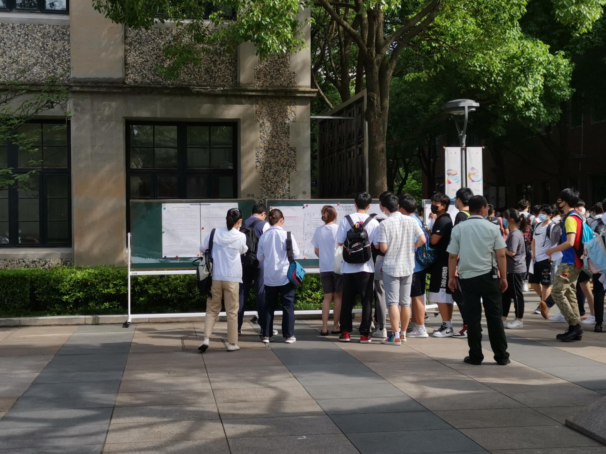 多图直击高考现场丨加油吧，少年！愿你轻松上阵，旗开得胜！休闲区蓝鸢梦想 - Www.slyday.coM