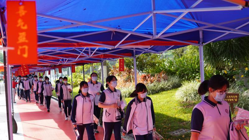 （多图）现场直击：虽解封，南沙高考防疫不放松休闲区蓝鸢梦想 - Www.slyday.coM