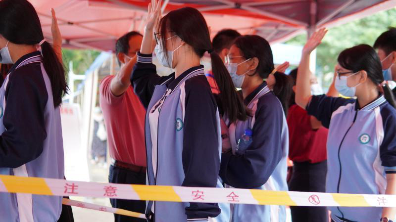 （多图）现场直击：虽解封，南沙高考防疫不放松休闲区蓝鸢梦想 - Www.slyday.coM
