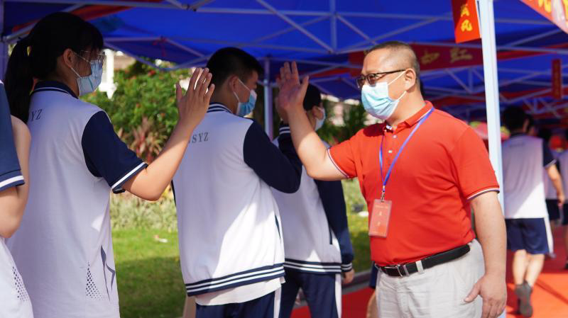 （多图）现场直击：虽解封，南沙高考防疫不放松休闲区蓝鸢梦想 - Www.slyday.coM