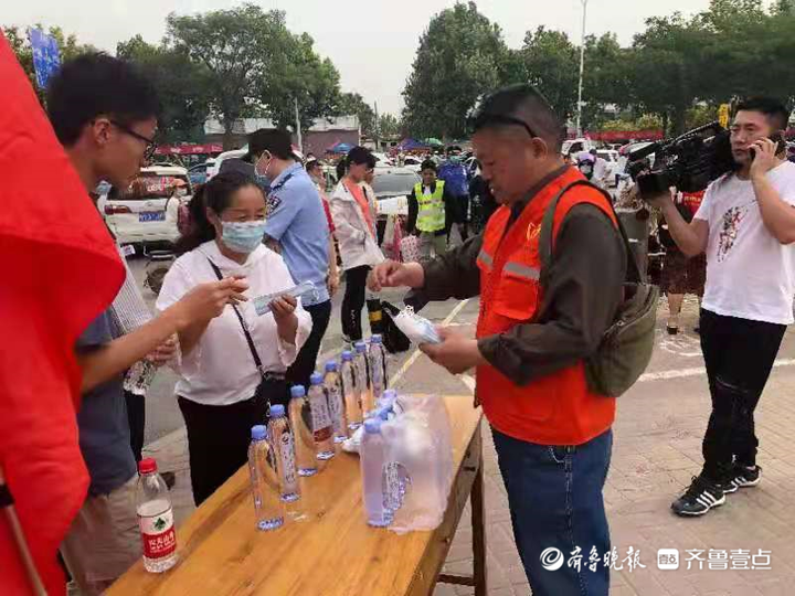为县区考生准备一百张免费餐券，南城办事处一社区助力高考学子休闲区蓝鸢梦想 - Www.slyday.coM