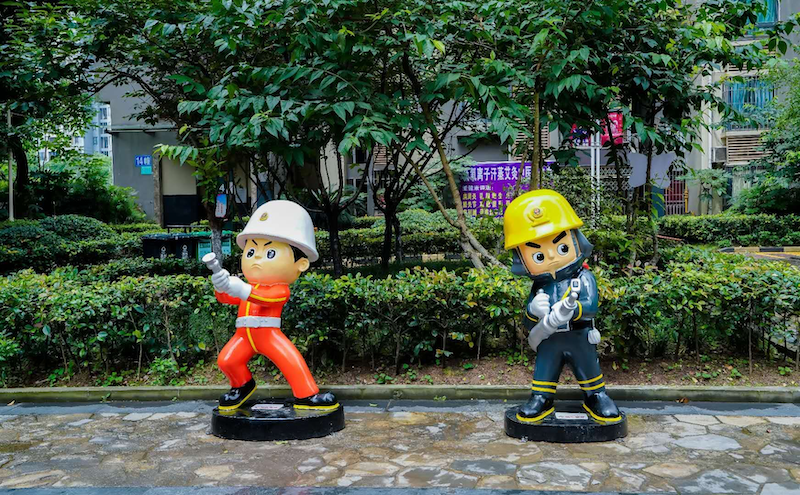 可爱的消防员雕塑(央广网发&nbsp;巴南区消防救援支队供图)